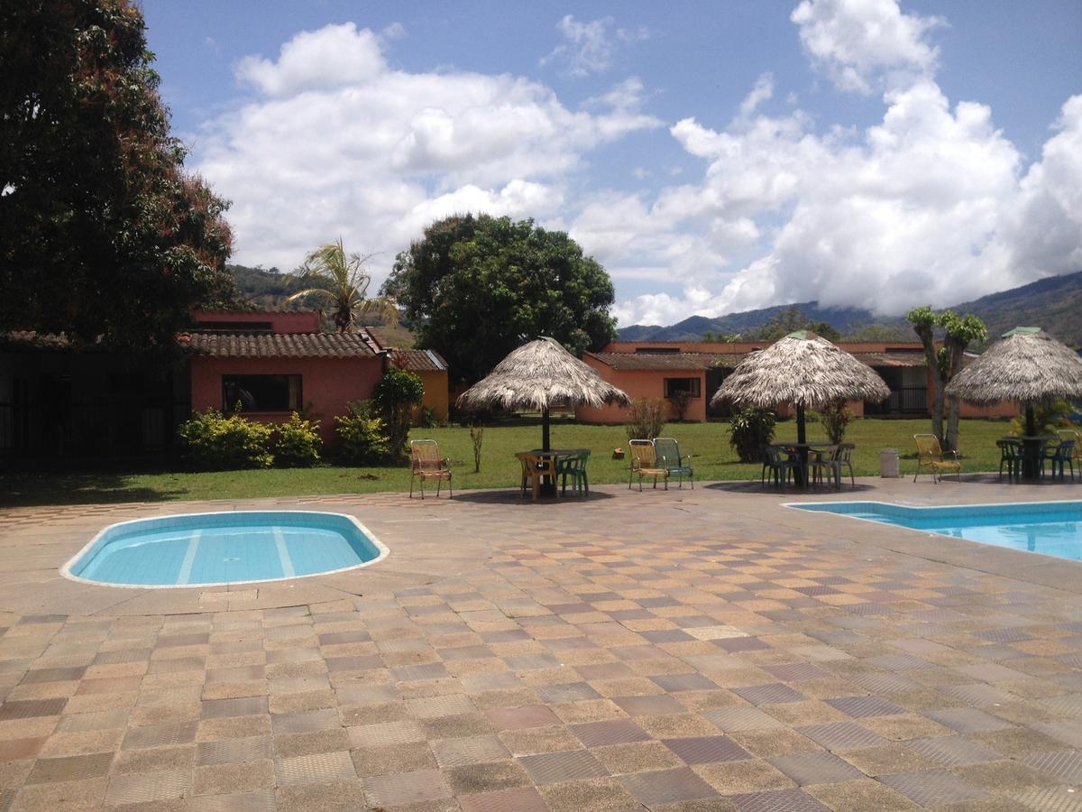 Hotel Tacuara Guaduas Exterior photo