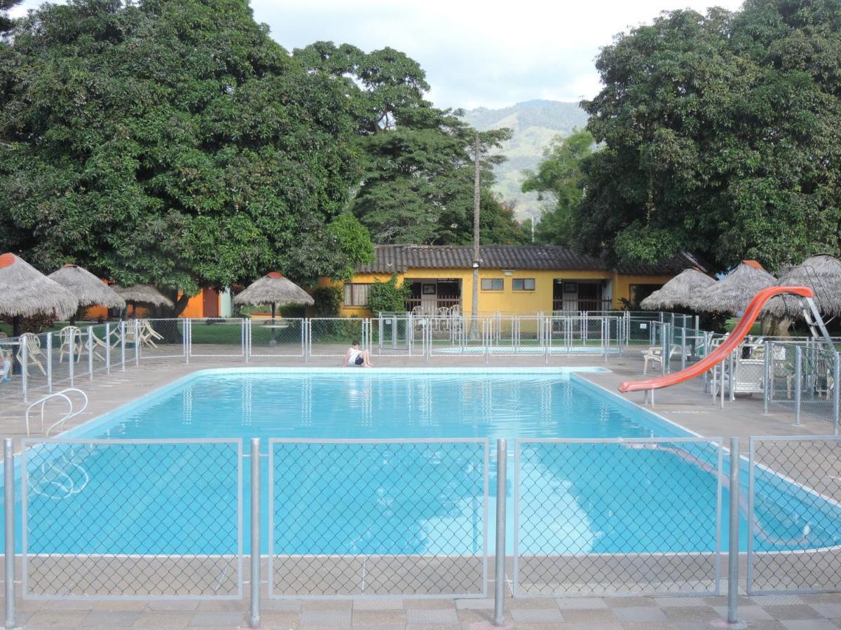 Hotel Tacuara Guaduas Exterior photo